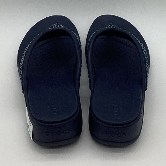 990. Croc Blue & Turquoise Aztec Thong Sandals EUC Size 9 - Picture 4 of 5